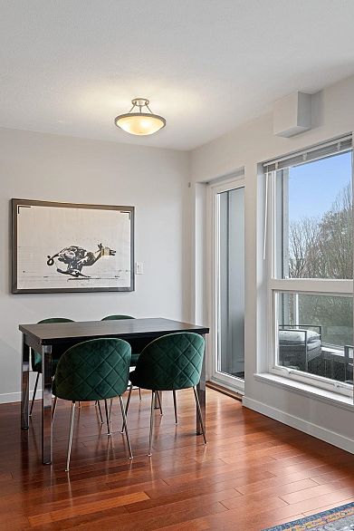 412 2891 E Hastings Street