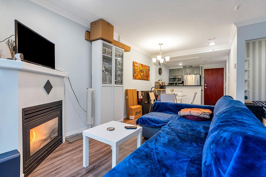 502 928 Richards Street