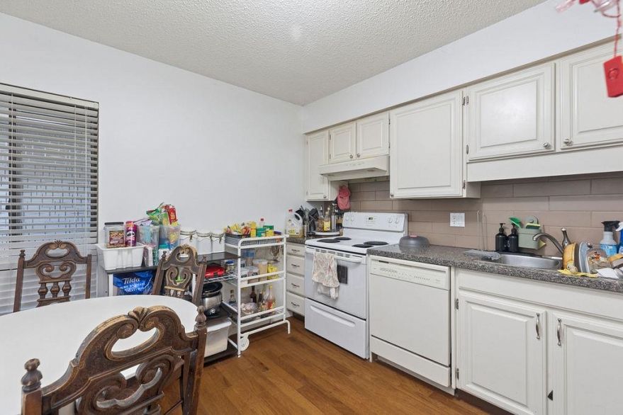 211 444 W 49th Avenue