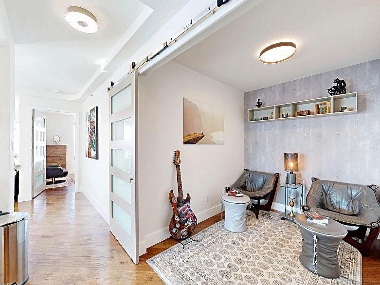 2706 1033 Marinaside Crescent