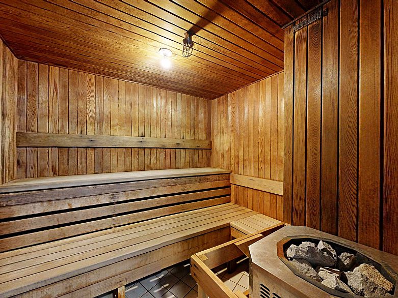 2706 1033 Marinaside Crescent