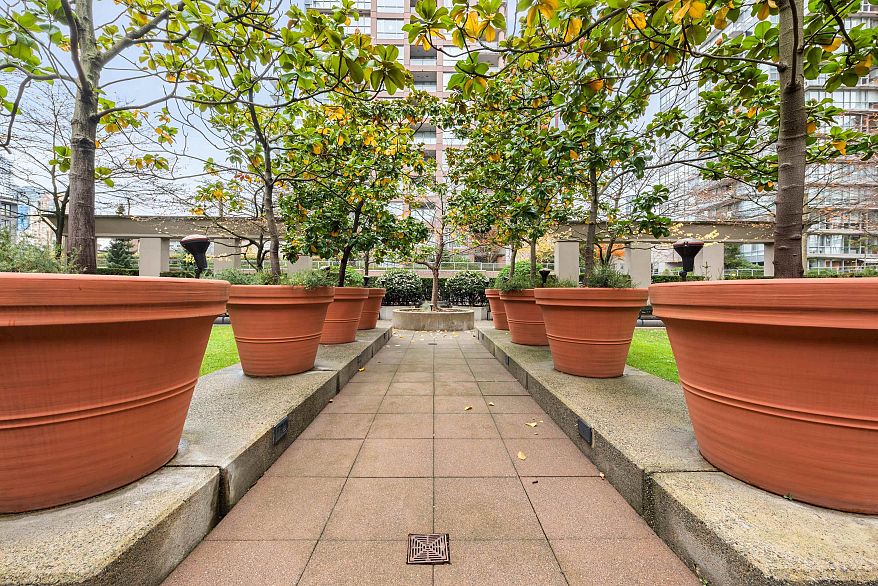 1203 969 Richards Street