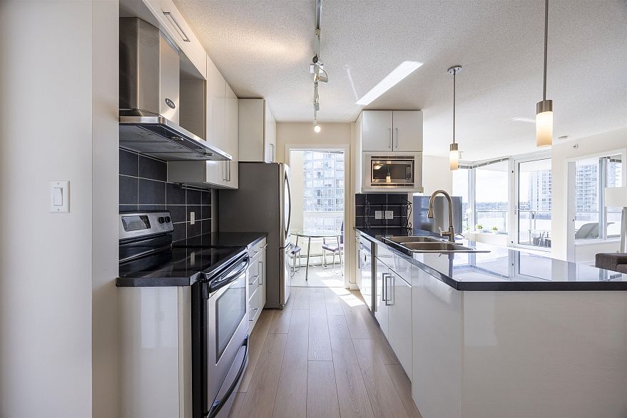 1906 188 Keefer Place