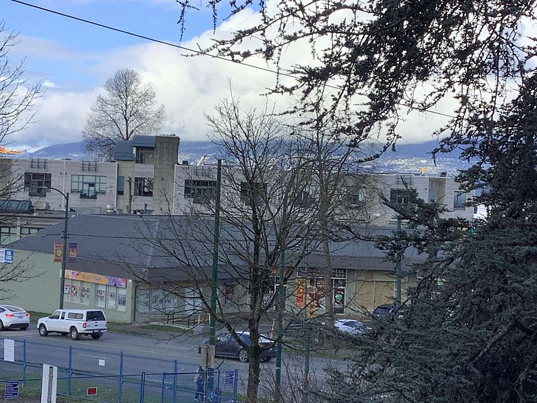 301 16 Lakewood Drive