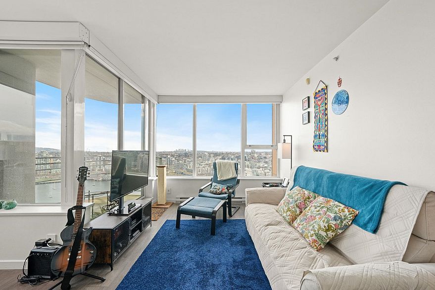 3302 33 Smithe Street