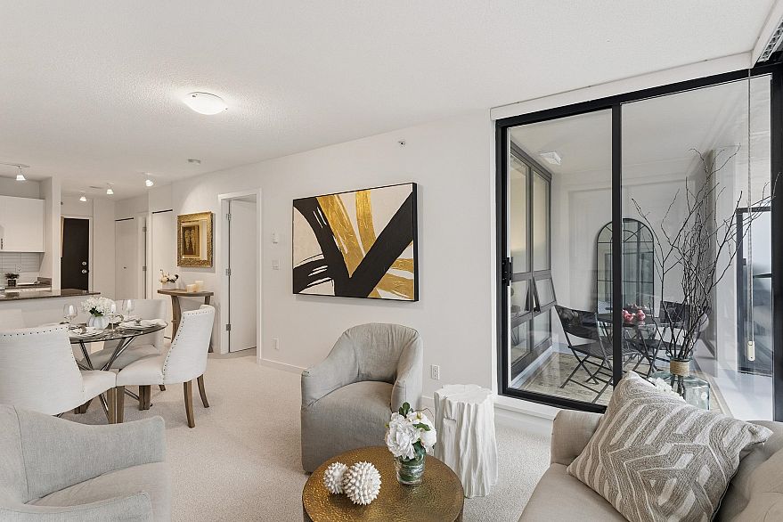 303 933 Hornby Street