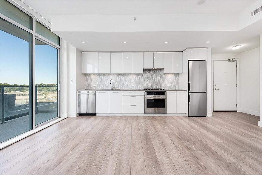 601 8570 Rivergrass Drive