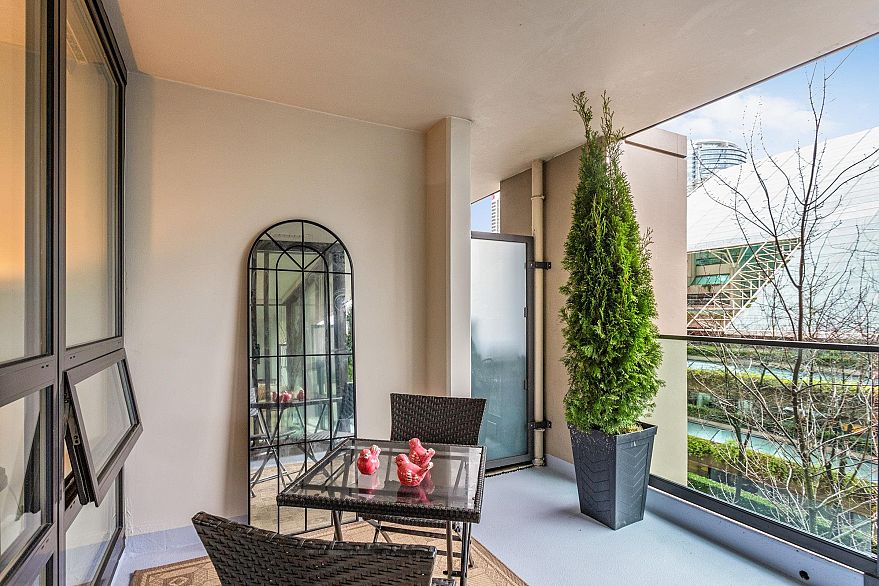 303 933 Hornby Street