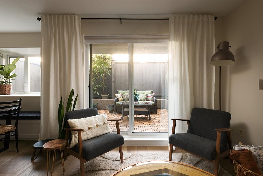 101 2133 Dundas Street