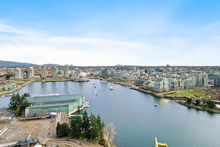 3302 33 Smithe Street