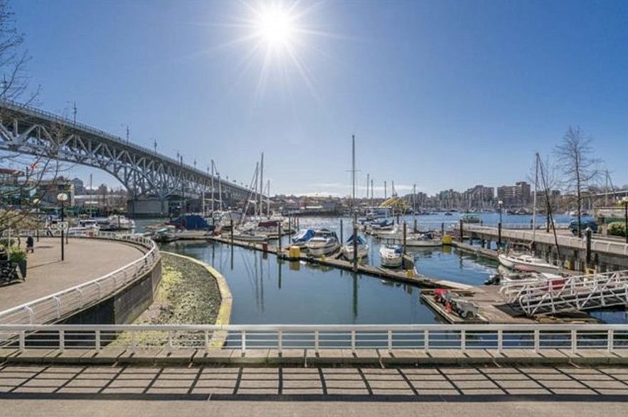 2207 1500 Howe Street