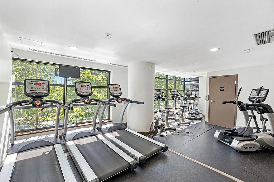 3302 33 Smithe Street