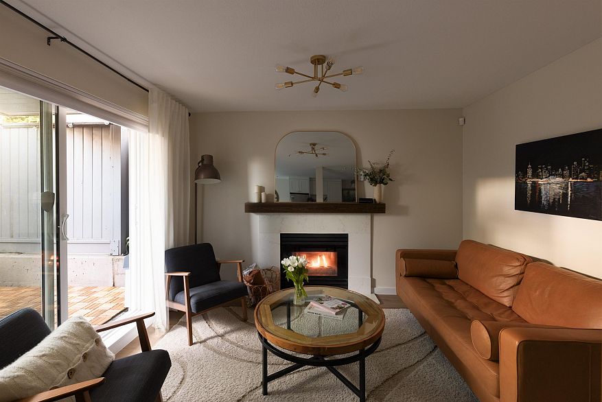 101 2133 Dundas Street