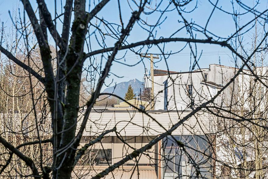 305 688 E 16th Avenue