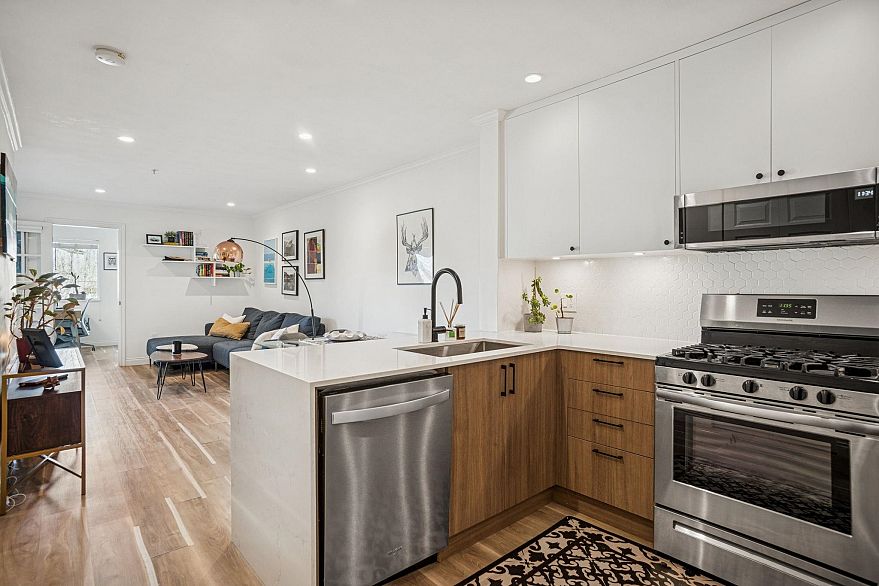 305 688 E 16th Avenue