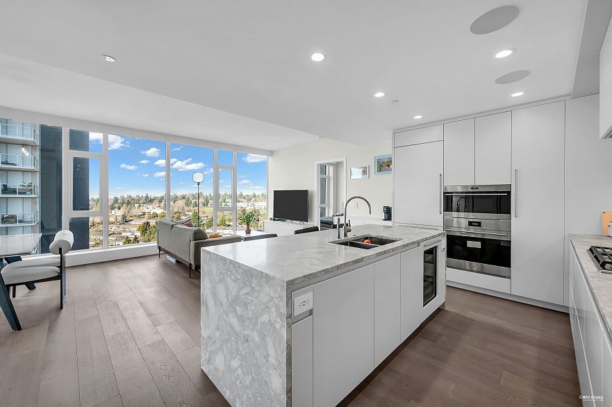 1906 7433 Cambie Street