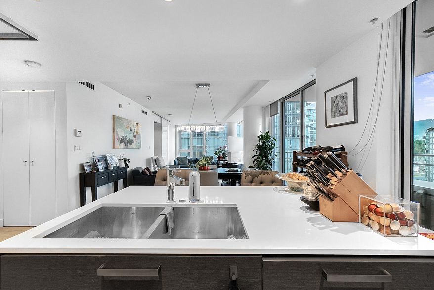 1201 1499 W Pender Street