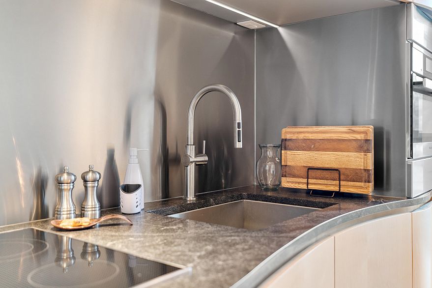 501 1568 Alberni Street