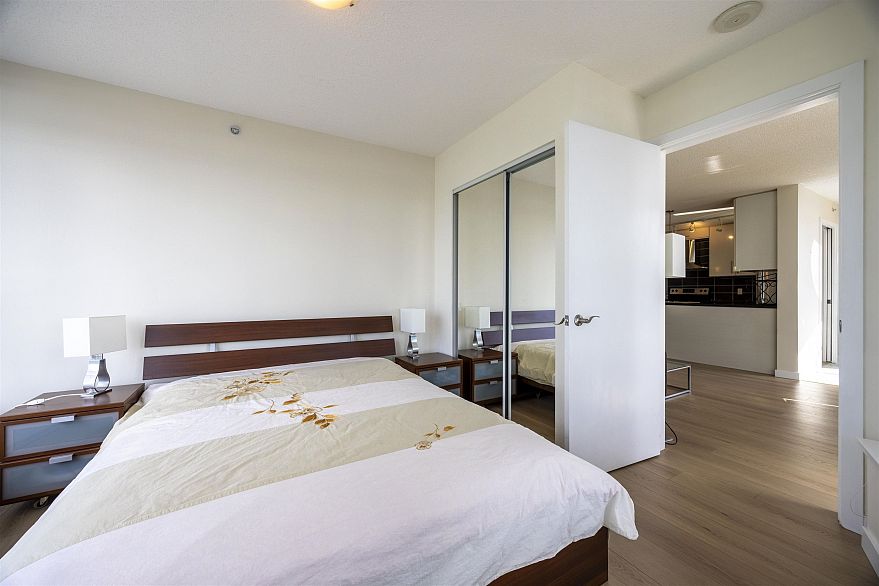 1906 188 Keefer Place