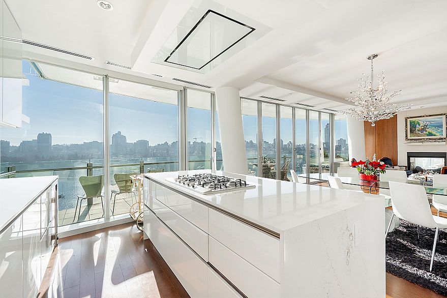 1703 1560 Homer Mews