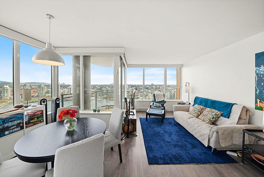 3302 33 Smithe Street