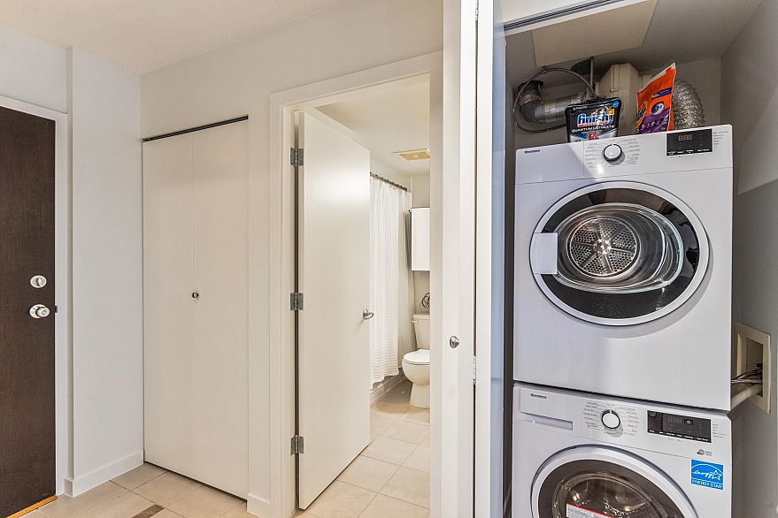 303 933 Hornby Street