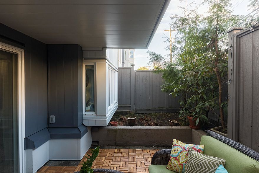 101 2133 Dundas Street