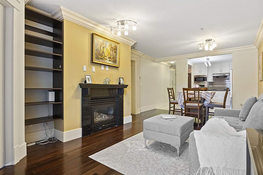 312 5723 Collingwood Street