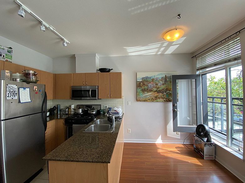 202 4479 W 10th Avenue