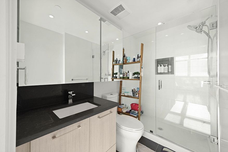 1405 3581 E Kent Avenue North