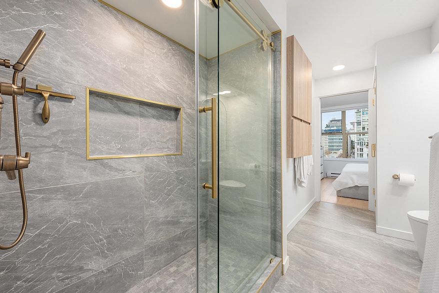 1203 969 Richards Street