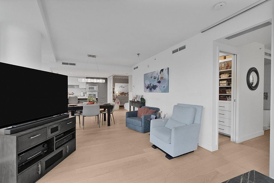 1201 1499 W Pender Street