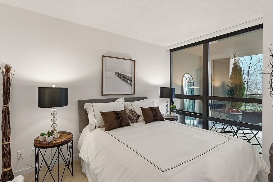 303 933 Hornby Street