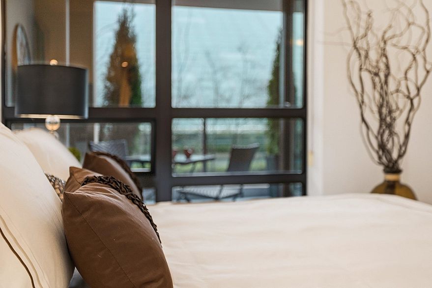 303 933 Hornby Street