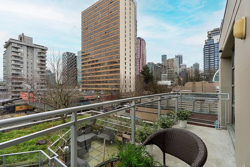 308 1688 Robson Street