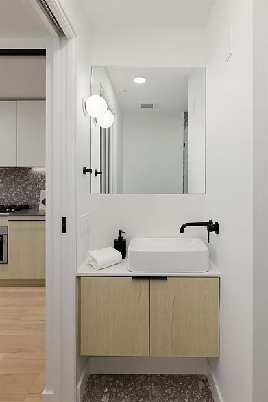 406 2471 Saint George Street