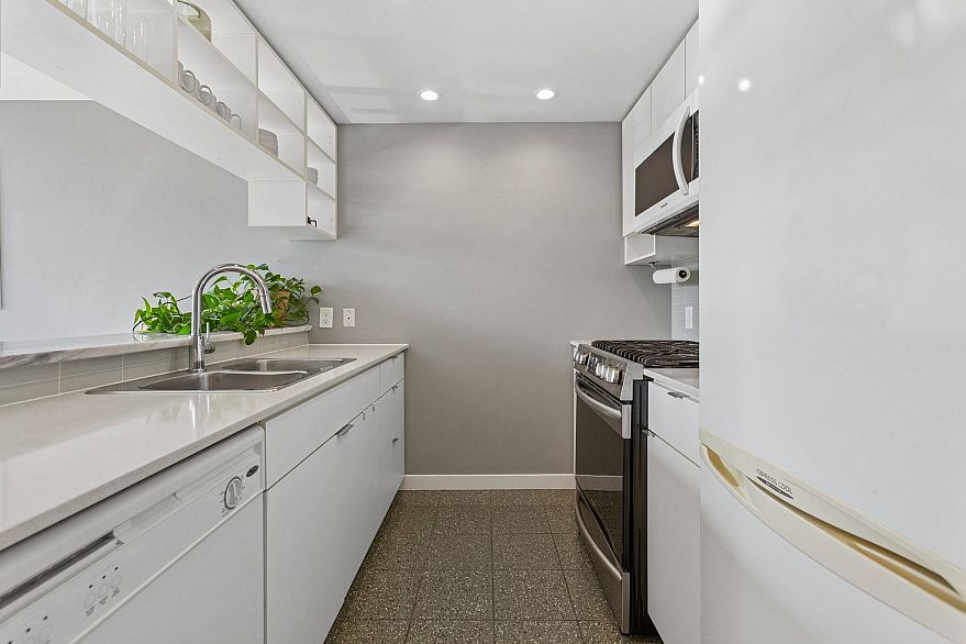 1711 939 Expo Boulevard