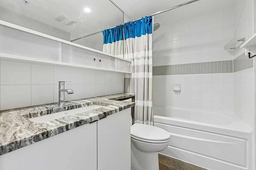 1711 939 Expo Boulevard