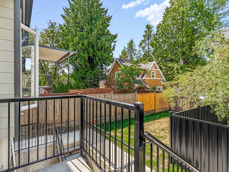 2 5221 Clarendon Street