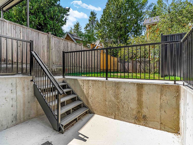 2 5221 Clarendon Street