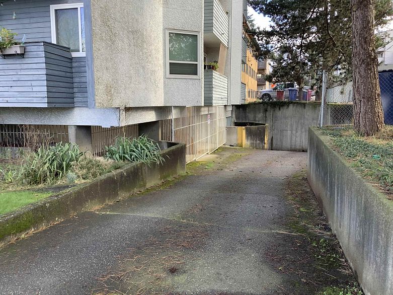 301 16 Lakewood Drive