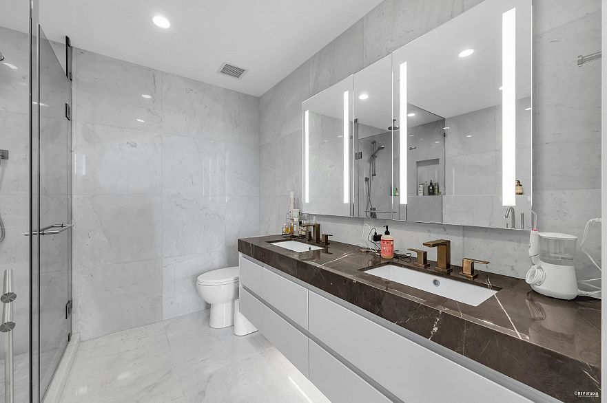 1906 7433 Cambie Street