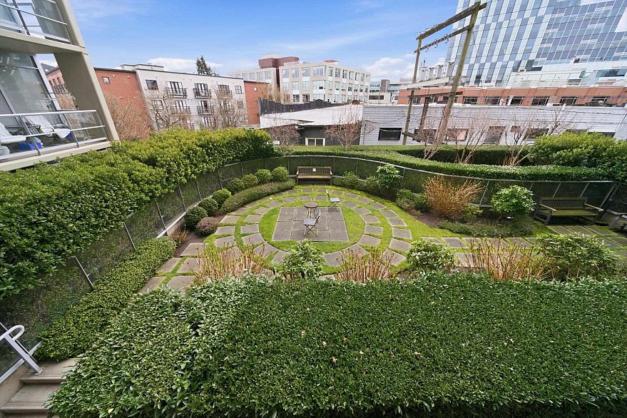 306 2055 Yukon Street