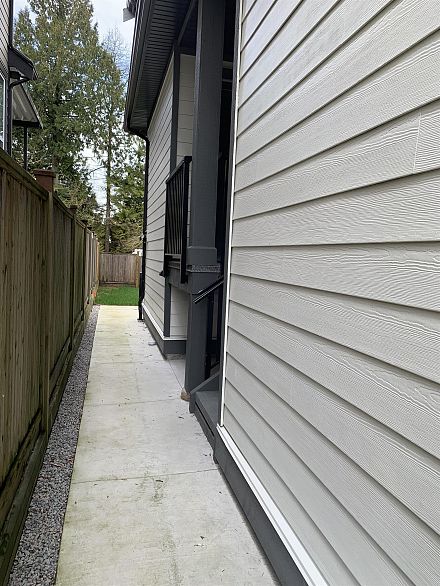 2 5221 Clarendon Street