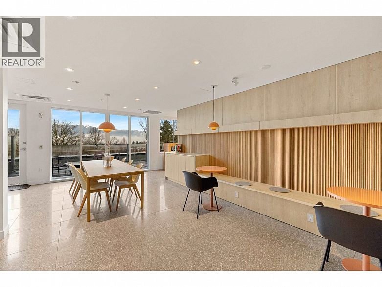 306 2471 Saint George Street