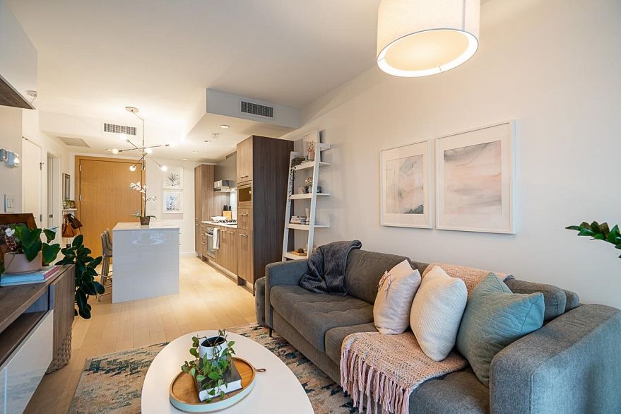 1106 4638 Gladstone Street