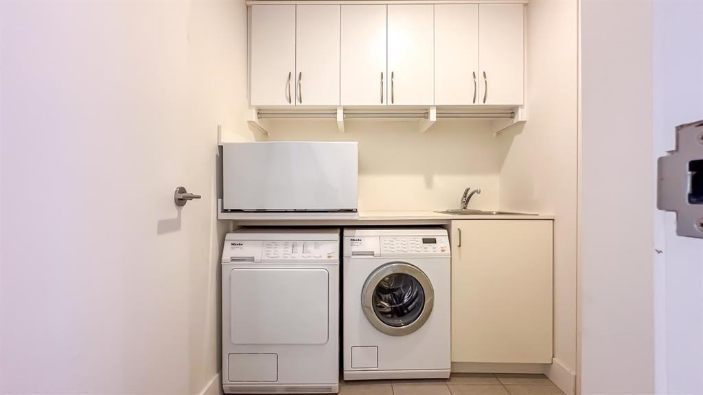 5004 1128 W Georgia Street