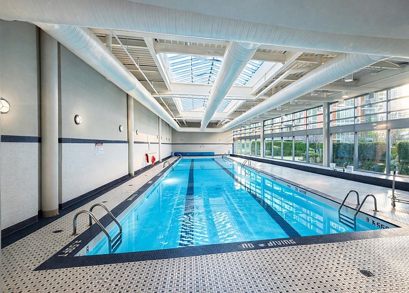 2803 688 Abbott Street