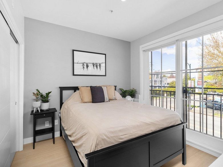 208 2528 Collingwood Street