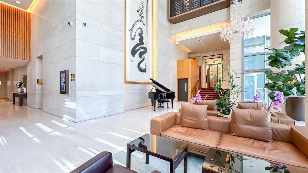 5004 1128 W Georgia Street